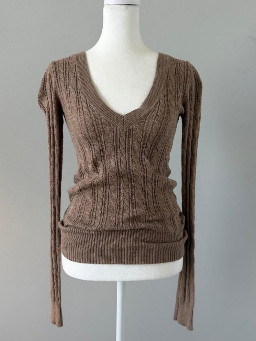 American Eagle beige cable knit v-neck sweater